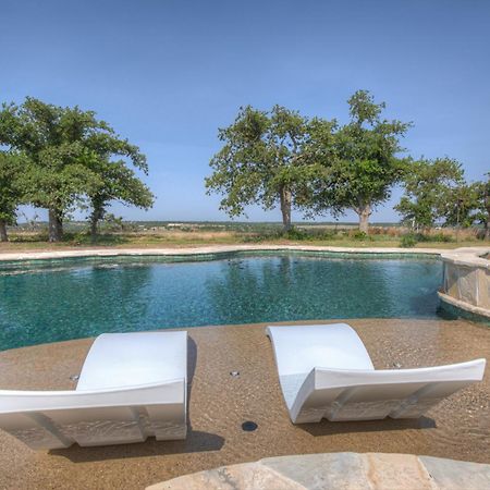 Luxury Ranch With Pool-Hot Tub-Firepit Near Fred! Villa Fredericksburg Esterno foto