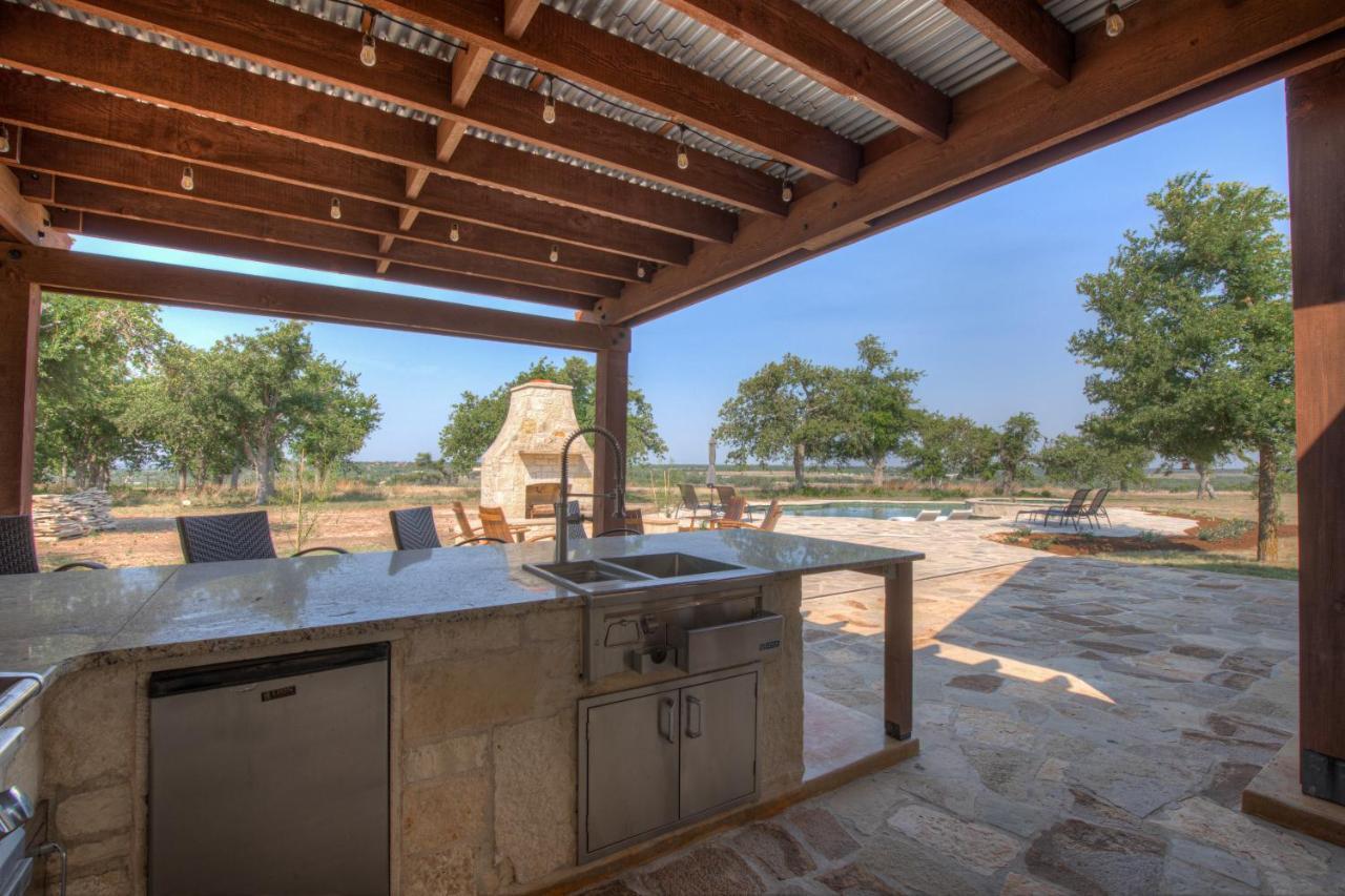 Luxury Ranch With Pool-Hot Tub-Firepit Near Fred! Villa Fredericksburg Esterno foto